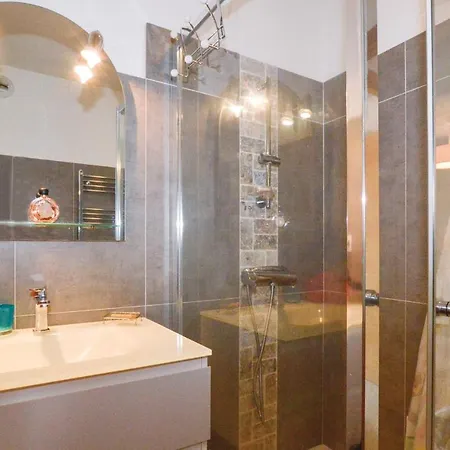 Appartement Stunning In Ile Rousse W/ 1 Bedrooms LʼÎle-Rousse