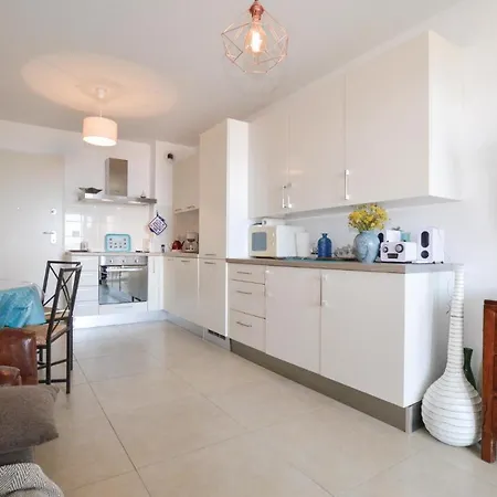 Appartement Stunning In Ile Rousse W/ 1 Bedrooms LʼÎle-Rousse