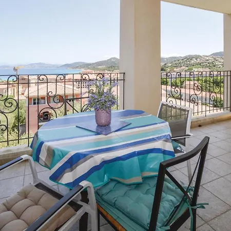 Appartement Stunning In Ile Rousse W/ 1 Bedrooms