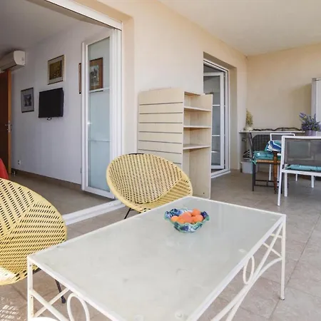 Stunning In Ile Rousse W/ 1 Bedrooms
